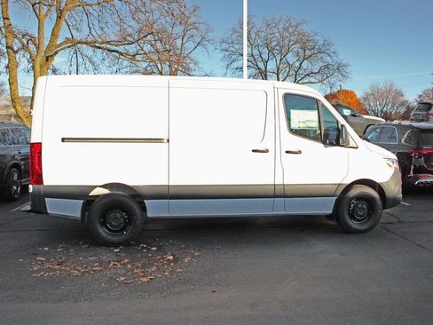 Used 2026 Mercedes-Benz Sprinter 144 Cargo image 2