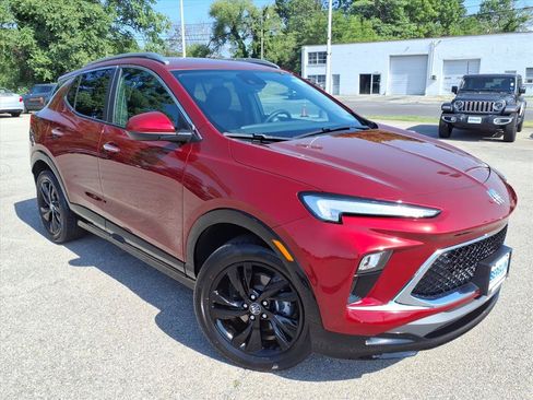 Used 2024 Buick Encore GX Sport Touring AWD/4WD image 2