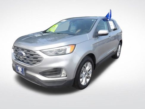 Certified 2022 Ford Edge Titanium w/ Equipment Group 301A AWD/4WD image 3