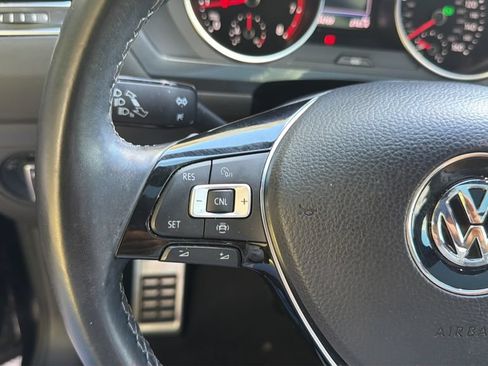 Certified 2020 Volkswagen Tiguan SE R-Line FWD image 24