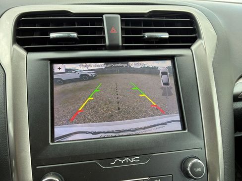 Used 2019 Ford Fusion SE FWD image 21