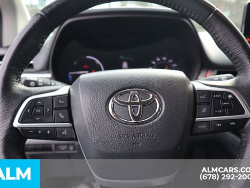 Used 2024 Toyota Sienna XLE image 29