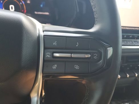 Used 2024 Chevrolet Colorado LT w/ LT Convenience Package III AWD/4WD image 22
