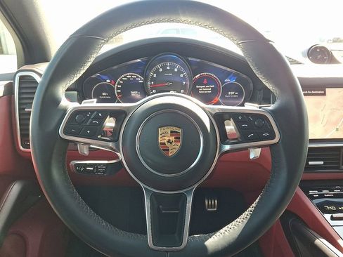 Used 2022 Porsche Cayenne S Platinum image 19