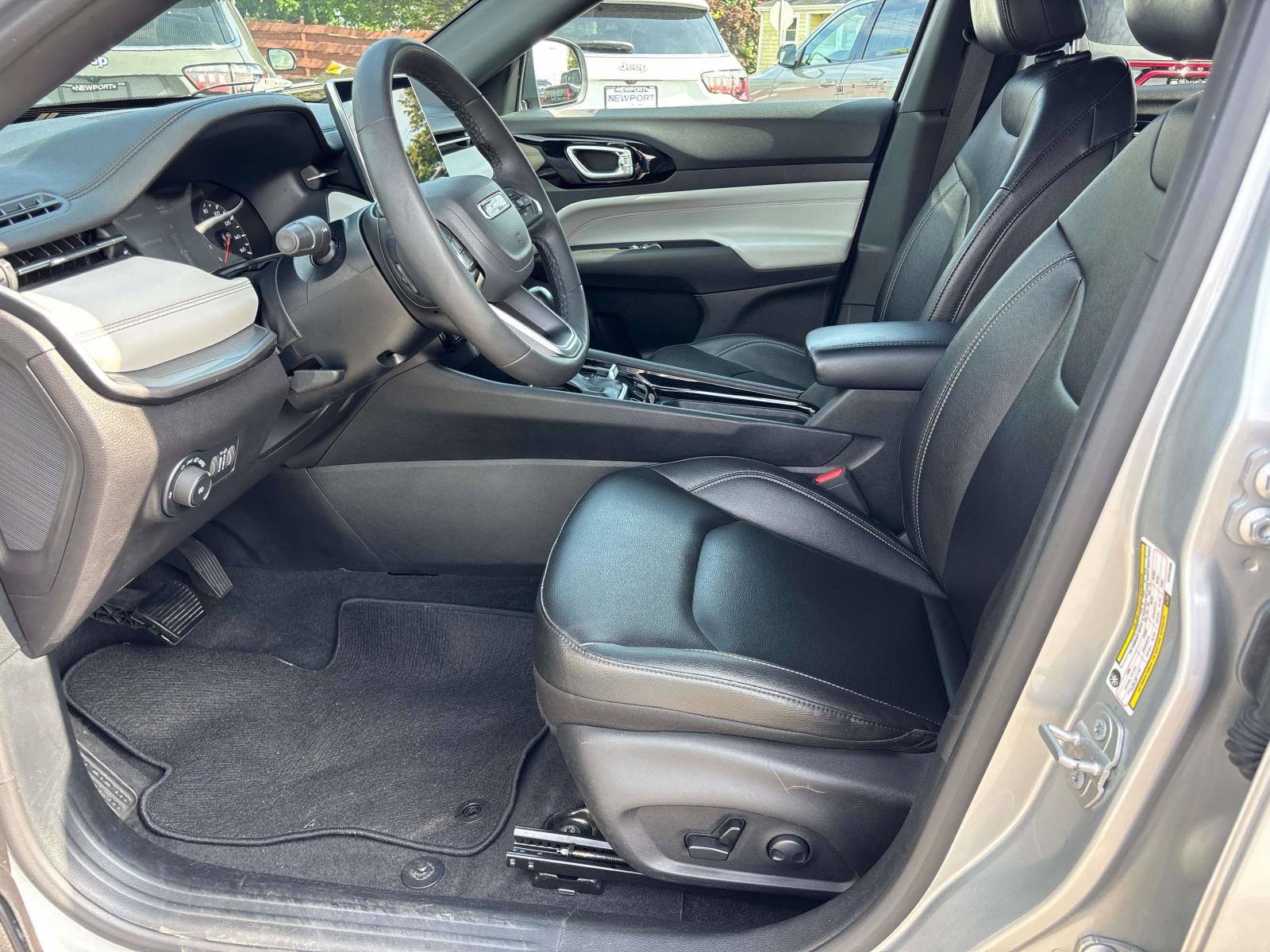 Certified 2025 Jeep Compass Limited AWD/4WD image 10