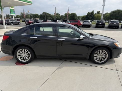 Used 2011 Chrysler 200 Limited FWD image 8