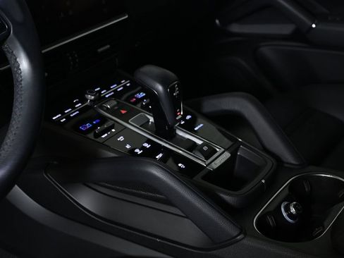 Certified 2023 Porsche Cayenne AWD/4WD image 40