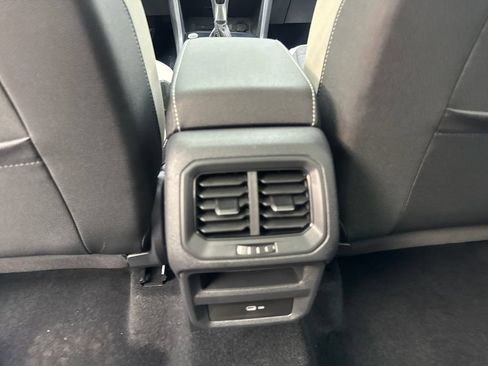 Used 2025 Volkswagen Taos SE w/ Panoramic Sunroof Package FWD image 71