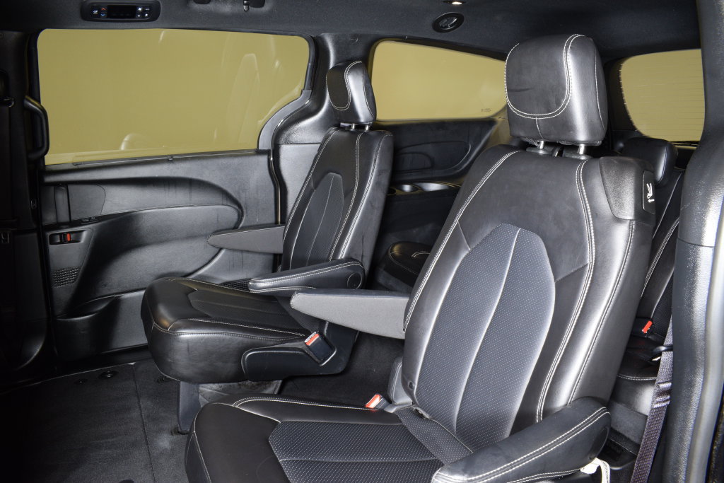 Used 2025 Chrysler Pacifica Select FWD image 25
