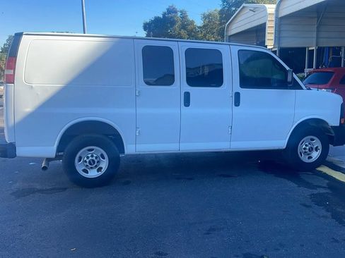 Used 2015 GMC Savana 2500 RWD image 8
