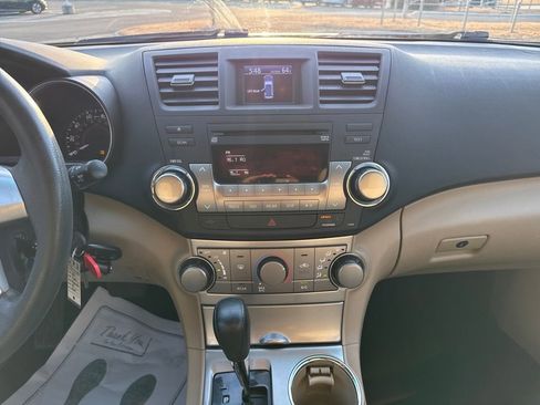 Used 2011 Toyota Highlander 2WD image 17