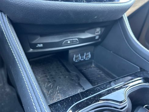 Used 2025 Chrysler Pacifica Limited w/ Uconnect Theater Family Group AWD/4WD image 14