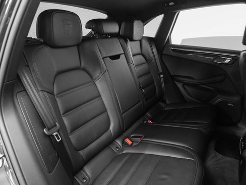 Used 2025 Porsche Macan image 20