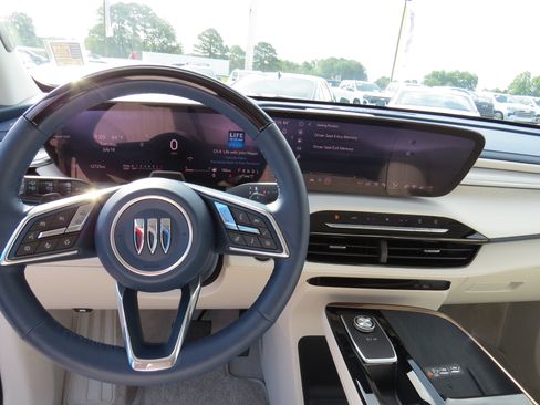 Used 2025 Buick Enclave Avenir w/ Super Cruise Package AWD/4WD image 18