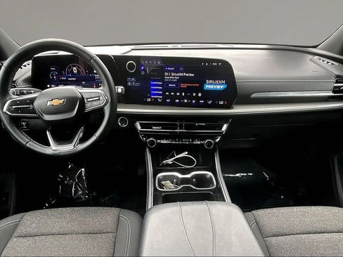 Used 2025 Chevrolet Traverse LT AWD/4WD image 7