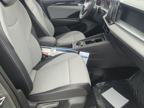 New 2026 Volkswagen Tiguan SE R-Line image 18