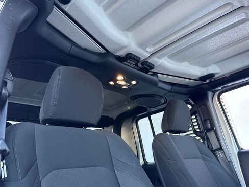 Used 2022 Jeep Gladiator Willys image 16