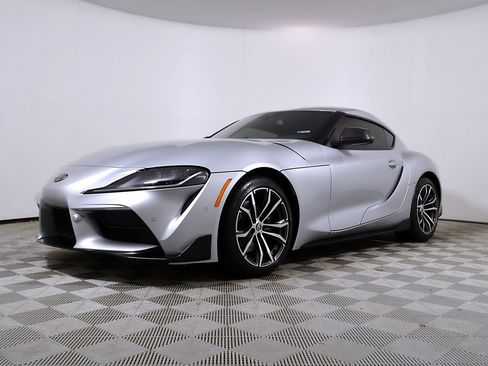 Used 2021 Toyota Supra w/ Safety & Technology Package RWD image 2