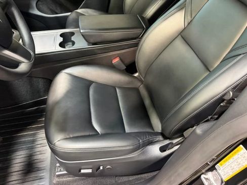 Used 2023 Tesla Model Y Long Range image 19