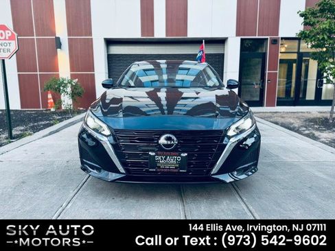 Used 2025 Nissan Altima 2.5 SV w/ SV Premium Package FWD image 3