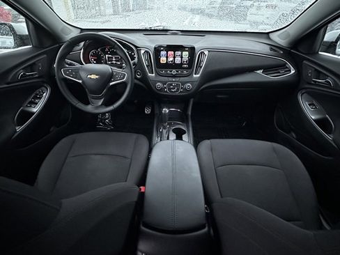 Used 2017 Chevrolet Malibu LT image 28