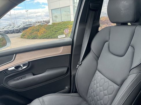 Used 2025 Volvo XC90 B6 Plus image 25
