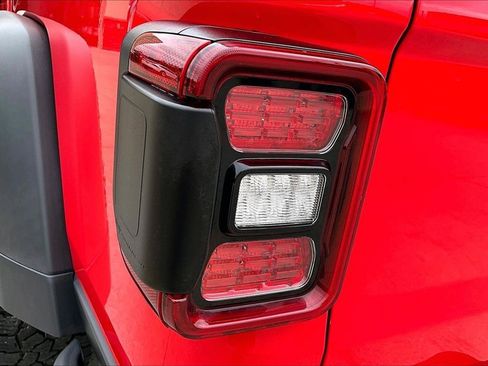 Used 2023 Jeep Gladiator Rubicon w/ LED Lighting Group AWD/4WD image 25