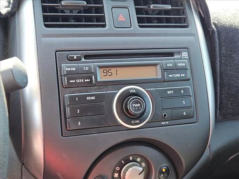 Used 2012 Nissan Versa SV FWD image 14
