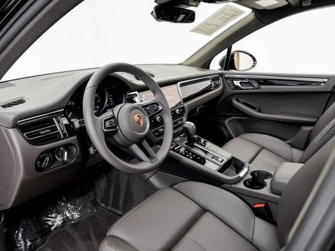Certified 2026 Porsche Macan AWD/4WD image 4