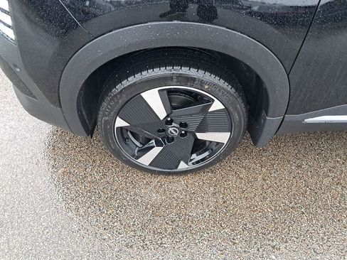 New 2026 Nissan Kicks SR w/ SR Premium Package AWD/4WD image 28