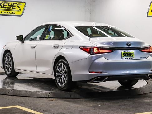 Used 2025 Lexus ES 350 FWD image 2