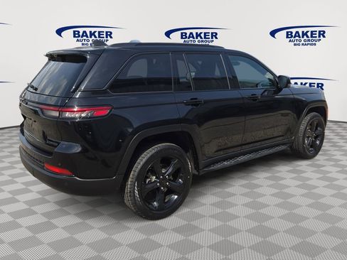 Used 2024 Jeep Grand Cherokee Limited w/ Luxury Tech Group II AWD/4WD image 4