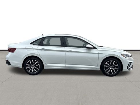 New 2026 Volkswagen Jetta SE image 4