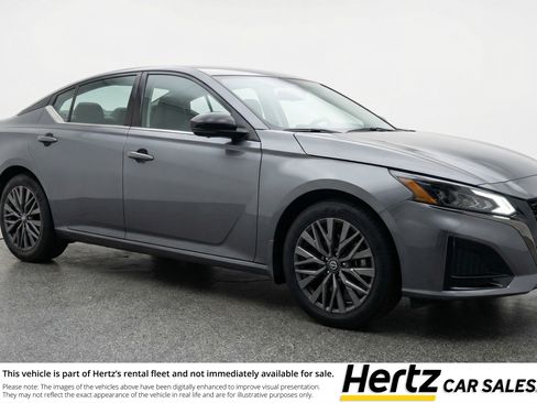 Used 2025 Nissan Altima 2.5 SV image 1