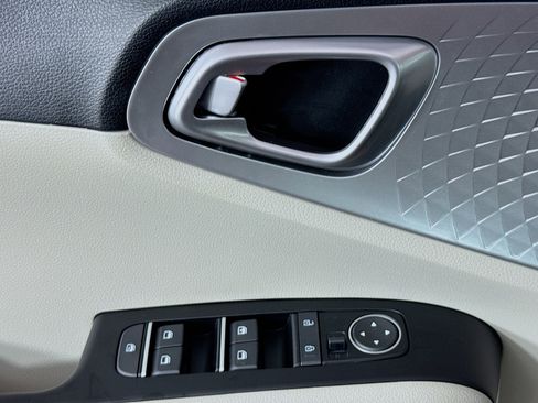 Used 2025 Kia Soul LX image 22