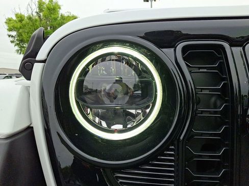 Certified 2025 Jeep Wrangler Unlimited Sahara AWD/4WD image 9