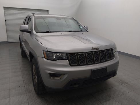 Used 2016 Jeep Grand Cherokee Laredo 75th Anniversary image 14