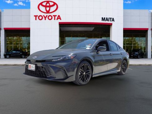 Used 2025 Toyota Camry SE FWD image 7