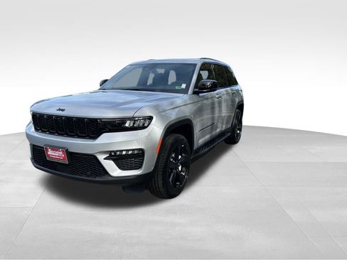 New 2025 Jeep Grand Cherokee Limited w/ Luxury Tech Group II image 2