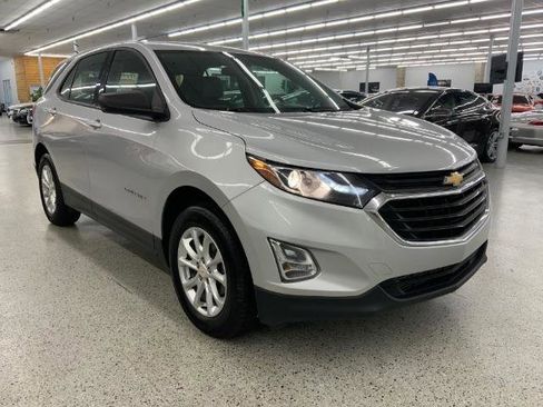 Used 2019 Chevrolet Equinox LS AWD/4WD image 4