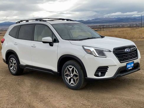 Used 2023 Subaru Forester Premium image 2