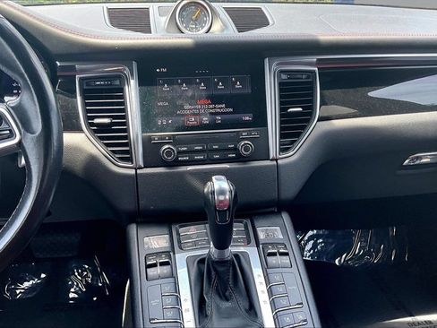 Used 2017 Porsche Macan Turbo AWD/4WD image 23