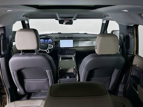 Used 2025 Land Rover Defender 110 S image 23