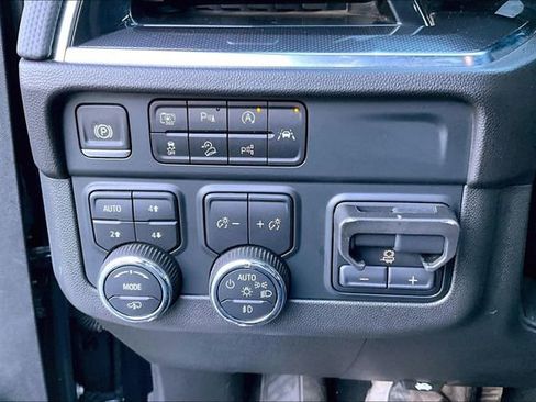 Used 2025 Chevrolet Suburban RST w/ RST Capability Package AWD/4WD image 15