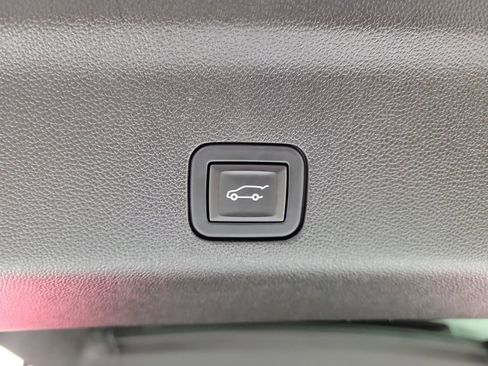 Certified 2023 Cadillac Escalade ESV Premium Luxury Platinum AWD/4WD image 9
