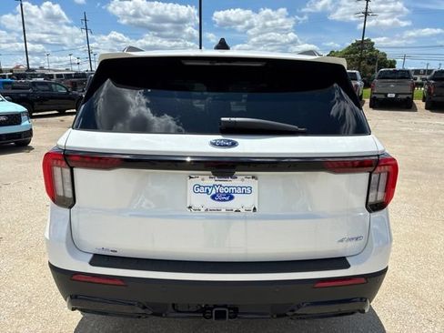 New 2026 Ford Explorer ST-Line w/ ST-Line Street Pack AWD/4WD image 5