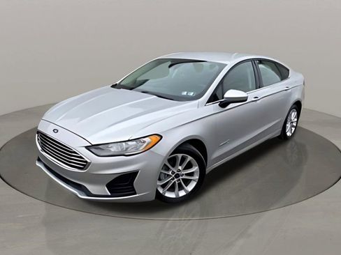 Used 2019 Ford Fusion SE image 4