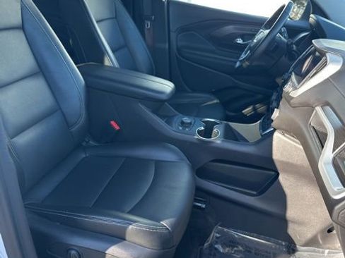 Used 2024 GMC Terrain SLT image 39