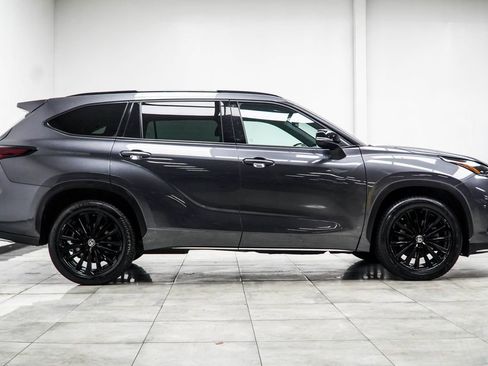 Used 2025 Toyota Highlander XSE AWD/4WD image 7