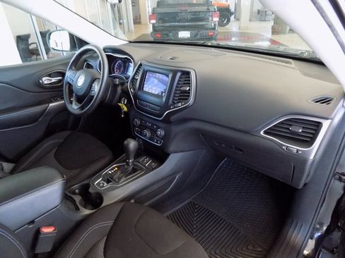 Used 2019 Jeep Cherokee Latitude w/ Popular Appearance Group image 14